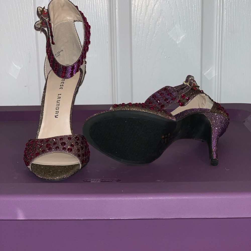 Heels - Picture 4 of 4